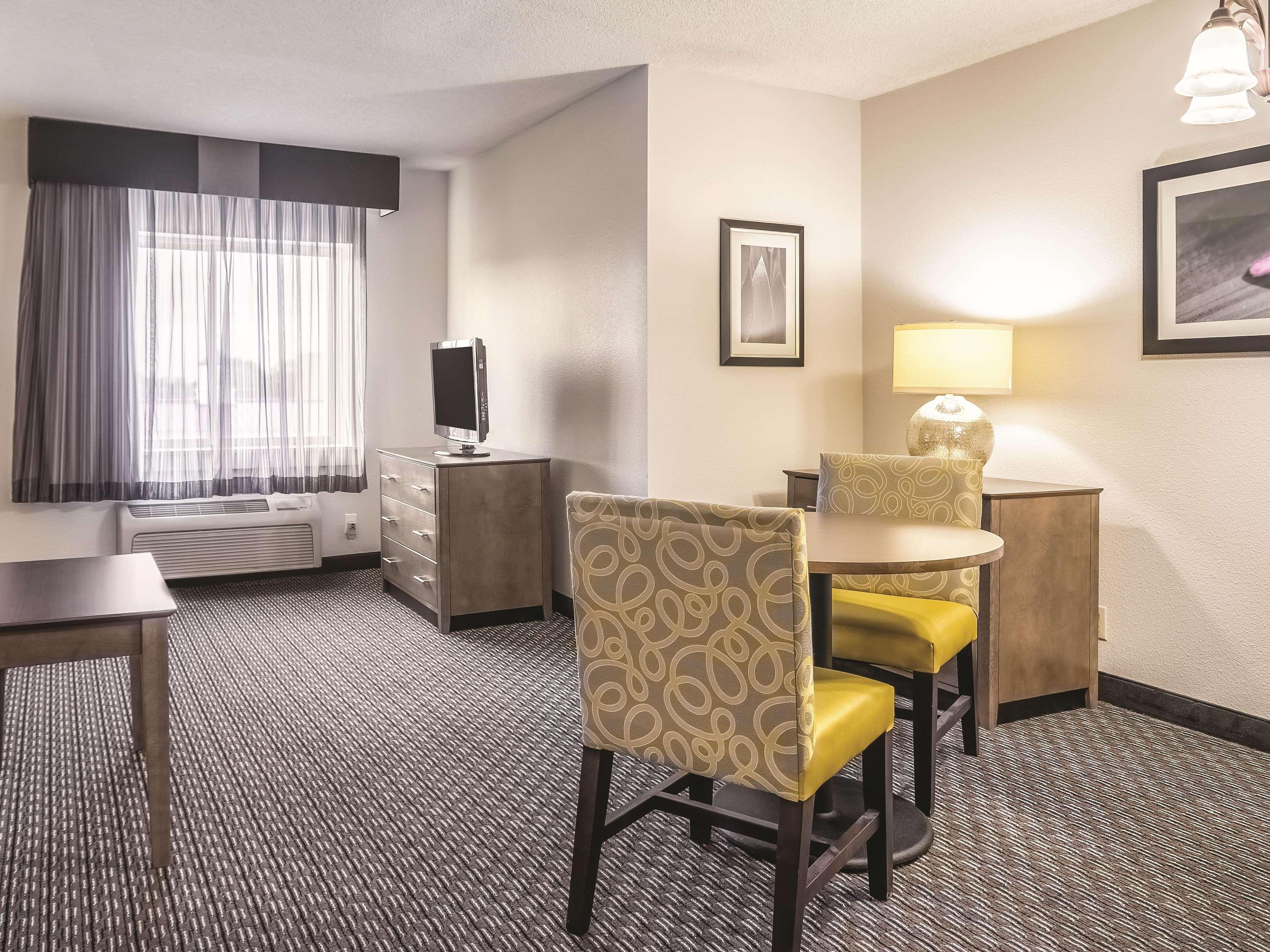Hotel La Quinta By Wyndham Hartford Bradley Airport Windsor Locks Exterior foto