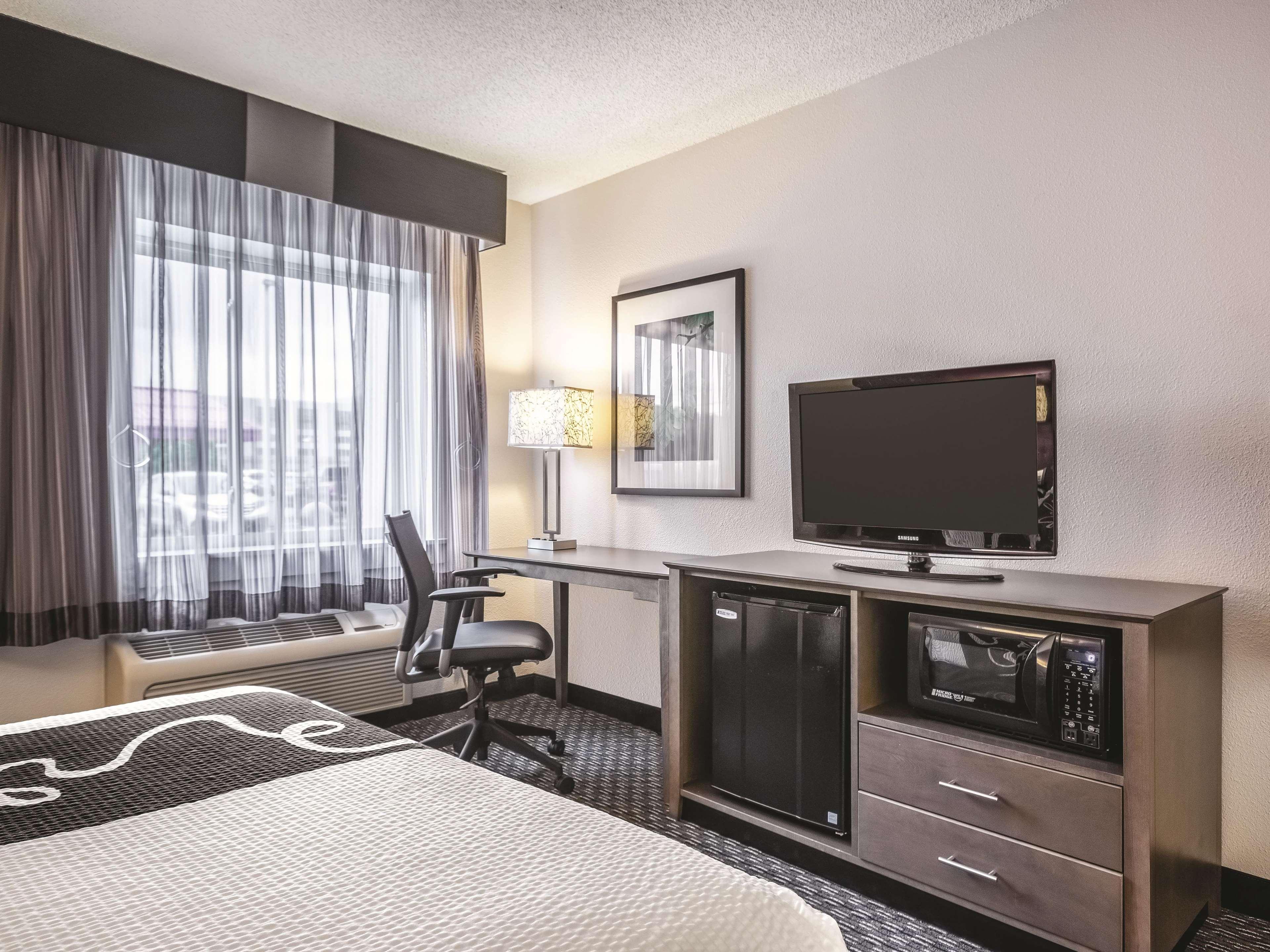 Hotel La Quinta By Wyndham Hartford Bradley Airport Windsor Locks Exterior foto